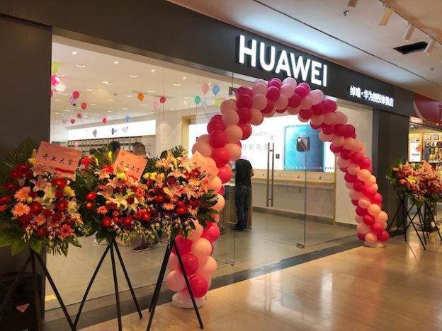 HUAWEIの高い技術力と影響力に軍配あり？！