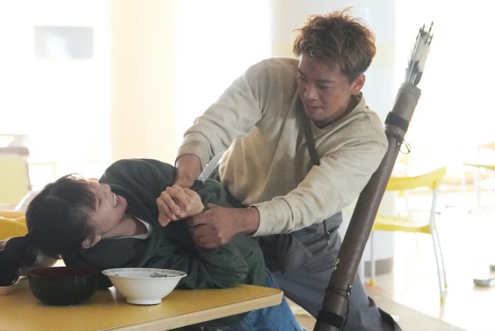 芳根京子演じる美亜の正体に愕然　『君と世界が終わる日に』生き残った人々の実態が明らかに