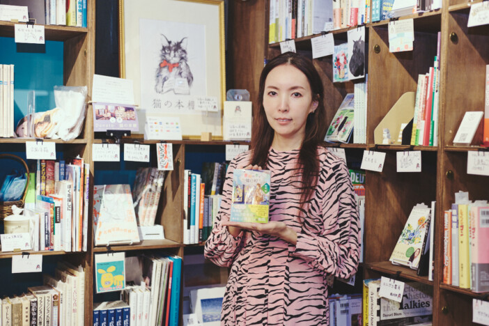 「シェア型書店には、本当に面白い出会いがたくさんある」　『猫の本棚』水野久美が語る、『書棚の本と猫日和』の“いい人連鎖”
