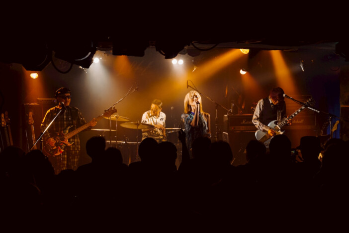 sayuras、“真のゼロ地点”が刻み込まれた新宿LOFT公演　鎧を脱ぎ捨てた大人たちの衝動