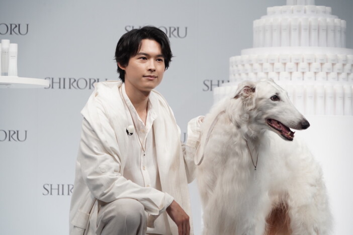 SixTONES 松村北斗、CMで共演の犬に「相変わらず綺麗ですね」　デビュー決定時の心境も振り返る